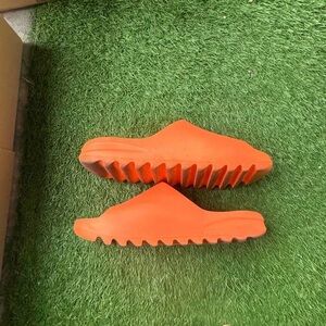 Adidas Yeezy Slides 'Enflame Orange' 2021 Men’s Size 10